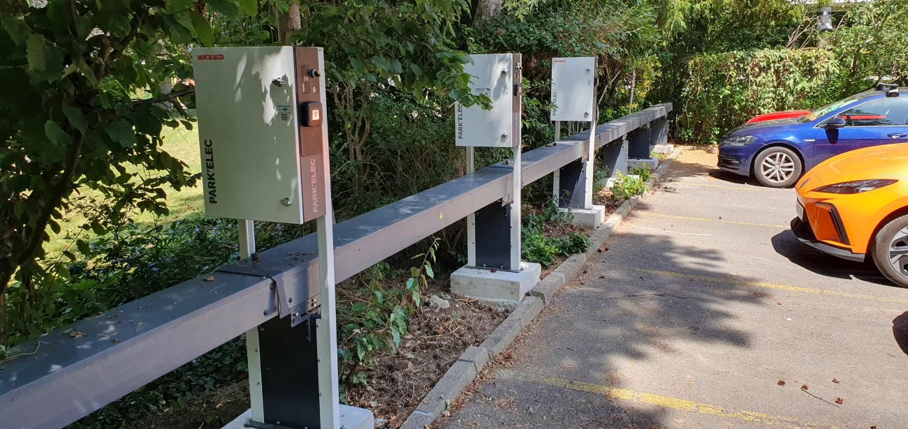 voiture électrique en charge