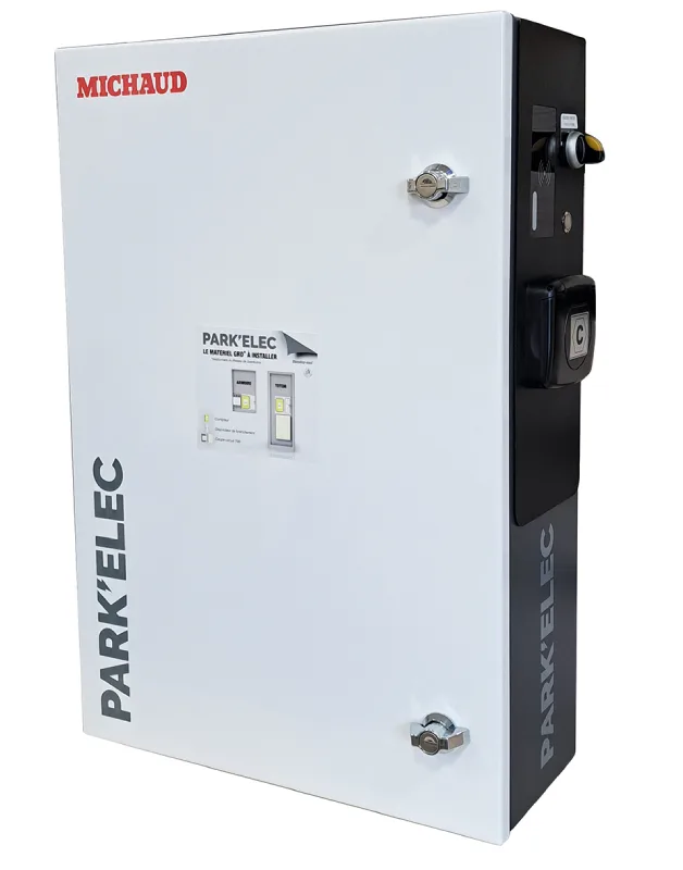 voiture en charge dans un parking